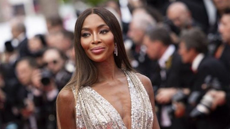 Полети, партита и имейли: Замесиха и супермодела Наоми Кембъл в досиетата „Епстийн“