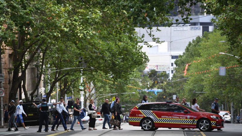 Мъж намушка с нож трима души в Сидни, един е починал