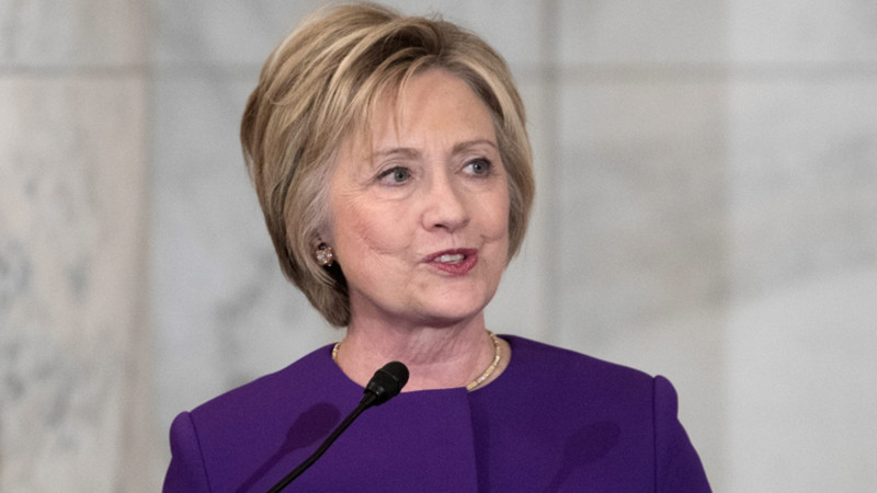 Хилъри Клинтън обвини администрацията на Тръмп, че укрива информация за досиетата "Епстийн"