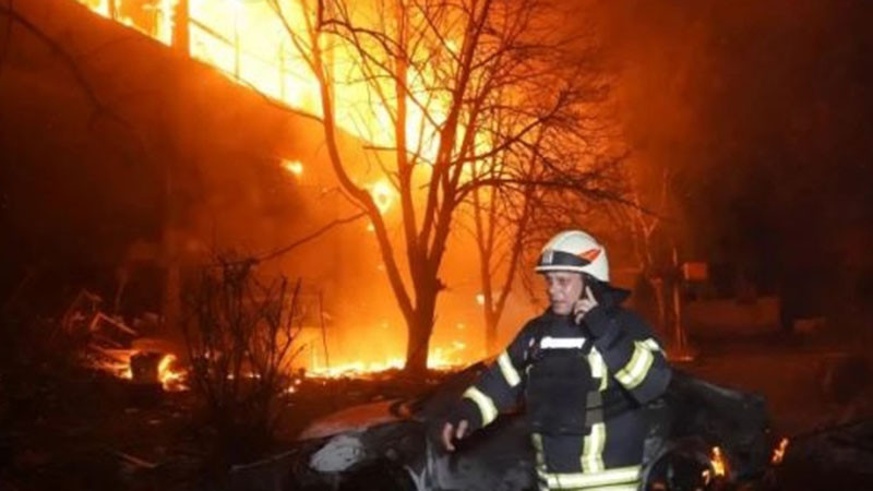 Русия съобщи, че е нанесла "масиран удар" по военни и енергийни съоръжения в Украйна