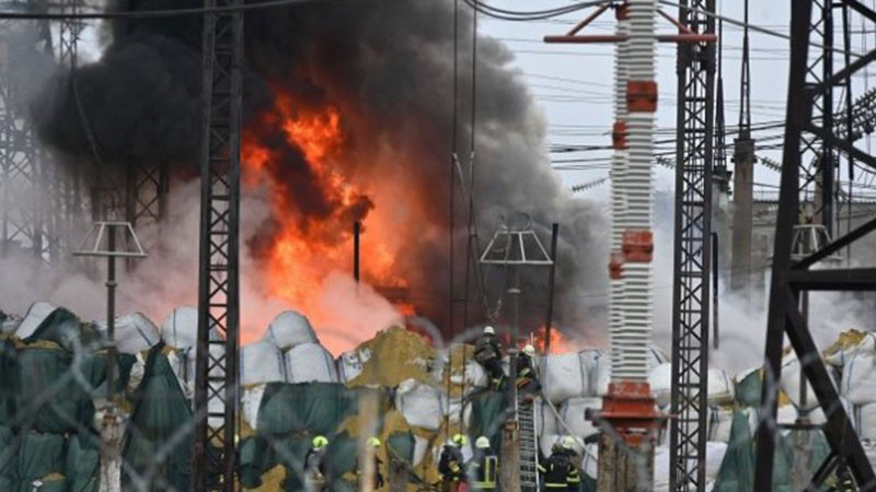 Продължават масираните руски удари по енергетиката на Украйна