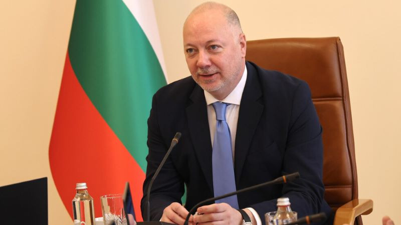 Росен Желязков освободи всички заместник-министри от кабинета си