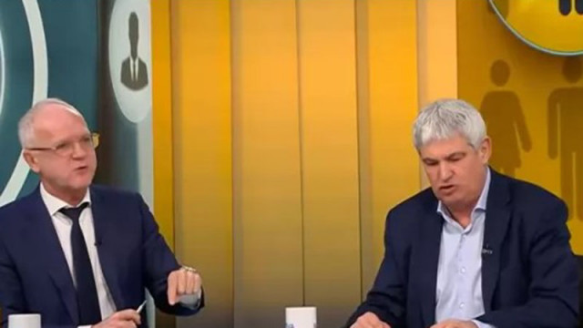 Разликата между заплатите в частния и в държавния сектор продължава