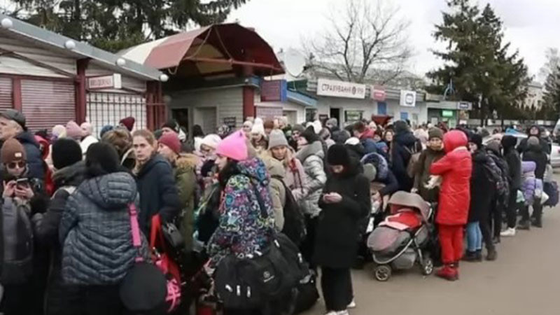 Полша ограничава помощите за украински бежанци