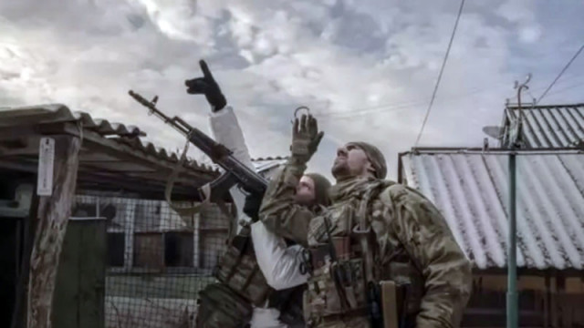 Преследвани от вражески дронове поразявани от артилерия и ракети те