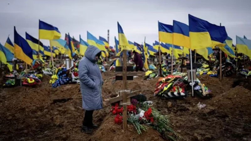 Украинско издание: Военните гробове в Днепропетровск се увеличиха 10 пъти за 2 години