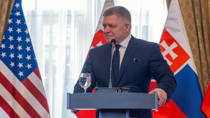 Фицо заплаши да спре доставките на ток за Украйна заради петрола за Словакия