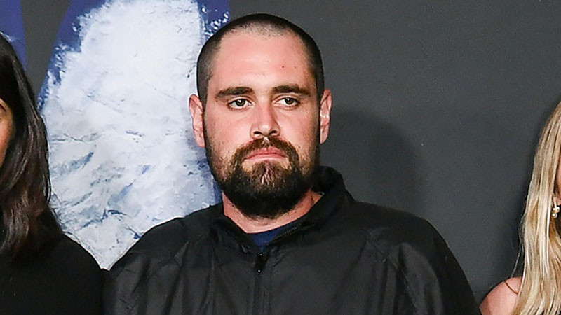 Синът на Роб Райнър пледира невинен по обвиненията в убийството на родителите си