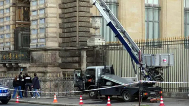 Директорката на Лувъра в Париж подаде оставка