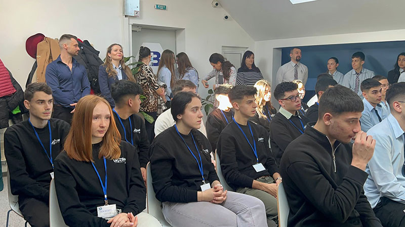 Представиха официално новия STEM център към ВТГ „Г. Ст. Раковски“