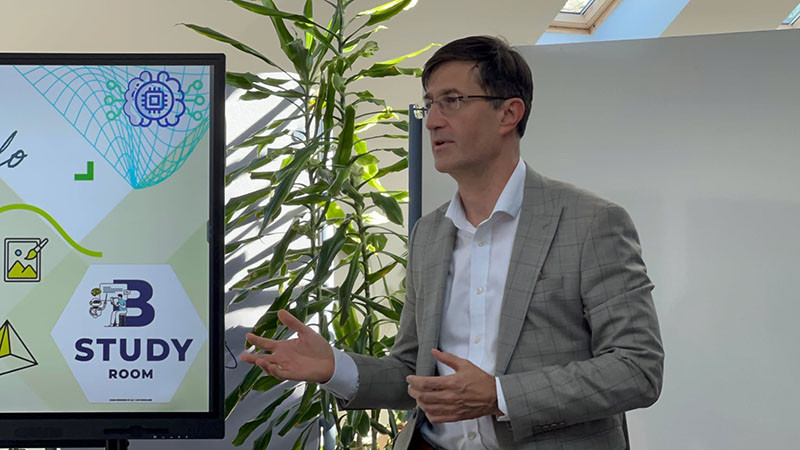 Представиха официално новия STEM център към ВТГ „Г. Ст. Раковски“