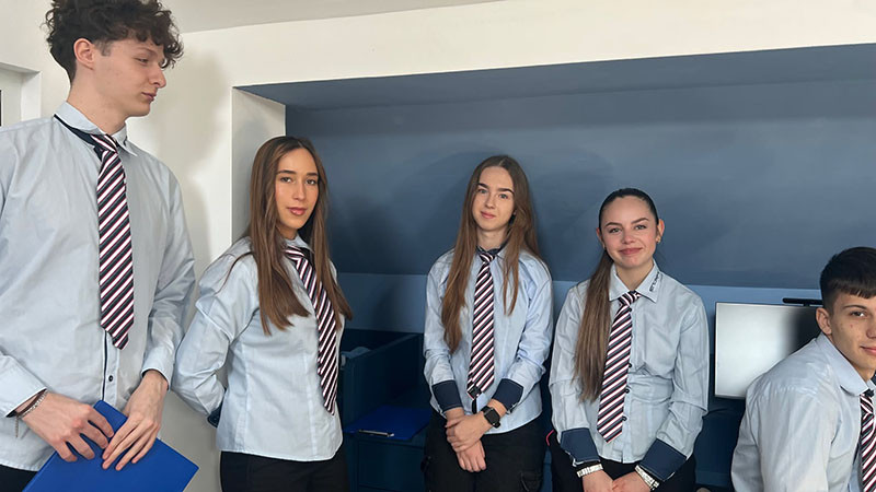 Представиха официално новия STEM център към ВТГ „Г. Ст. Раковски“