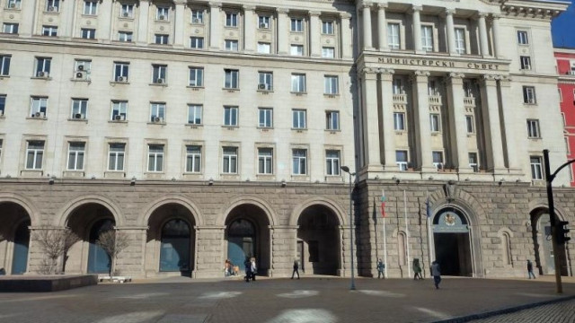 Служебното правителство одобри финансиране до 900 млн. евро за социални плащания