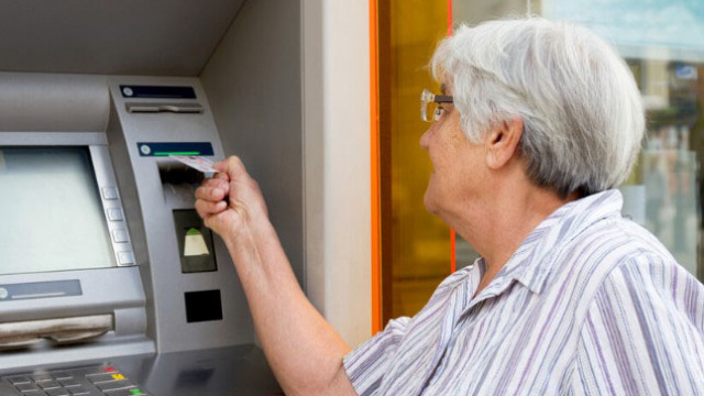 Пенсиите се увеличават: Минималната пенсия става 346,87 евро от 1 юли 2026 г.