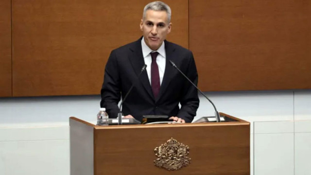 След нова порция скандали: Андрей Гюров все пак се яви в парламента - (ВИДЕО)