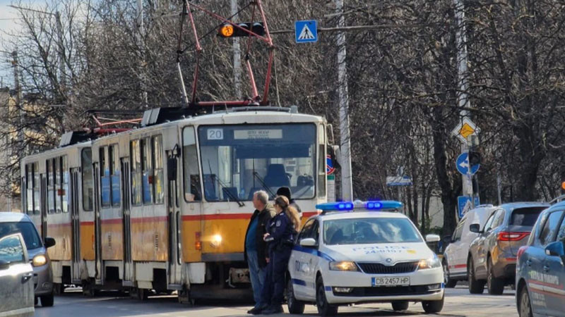 Ватман издъхна, докато управлява движещ се трамвай