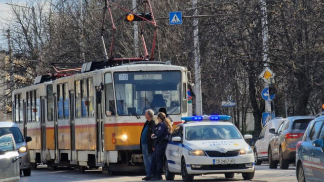 Ватман издъхна, докато управлява движещ се трамвай