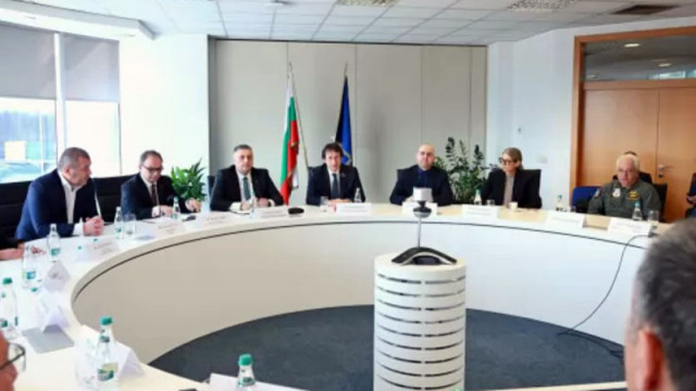 Корман Исмаилов свика оперативна среща за US самолетитe на летището в София