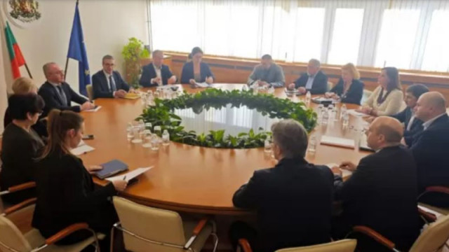 Трайков към ЕРП-тата: Изключително важно е никой клиент да не бъде ощетен