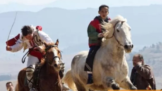 Тодоровден: Тодор съблича своите девет кожуха, яхва бял кон и отива при Бога да измоли лято