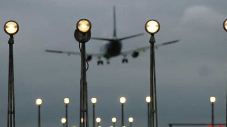 Светът спря полетите от и до Израел