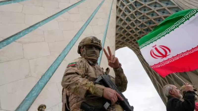 Иранските удари убиха един човек и раниха 11 на летищата в Дубай и Абу Даби