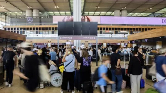 Настъпи хаос след затварянето на ключови летища в Близкия изток