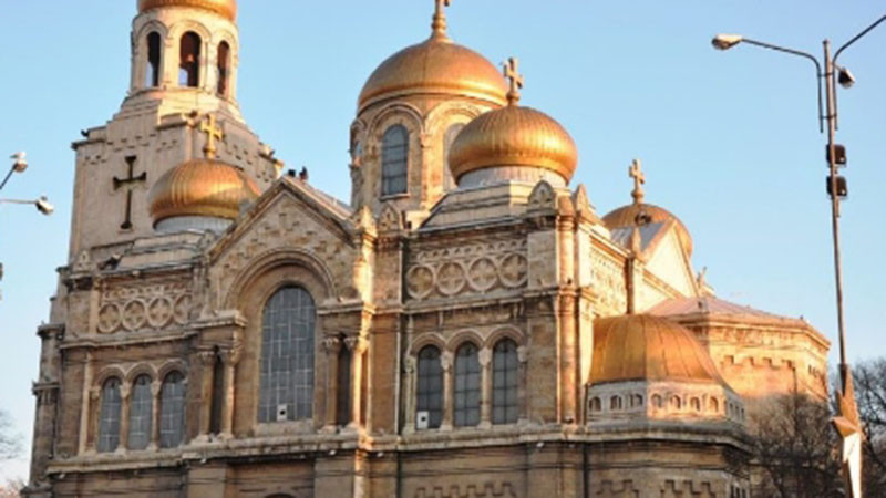 Промени в движението на автомобили около Катедралния храм