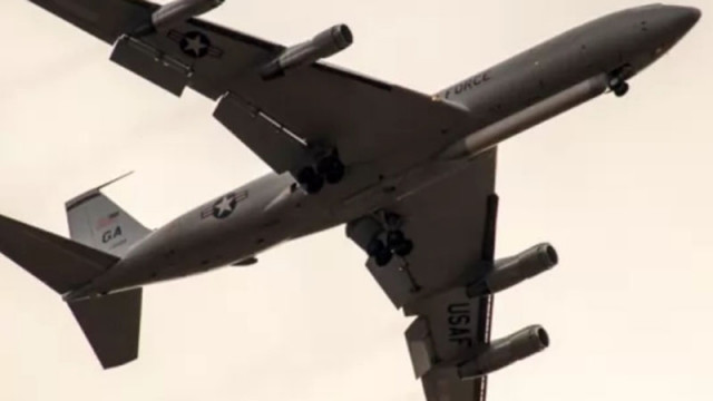 Испания "изгони" 15 американски самолета от военните си бази