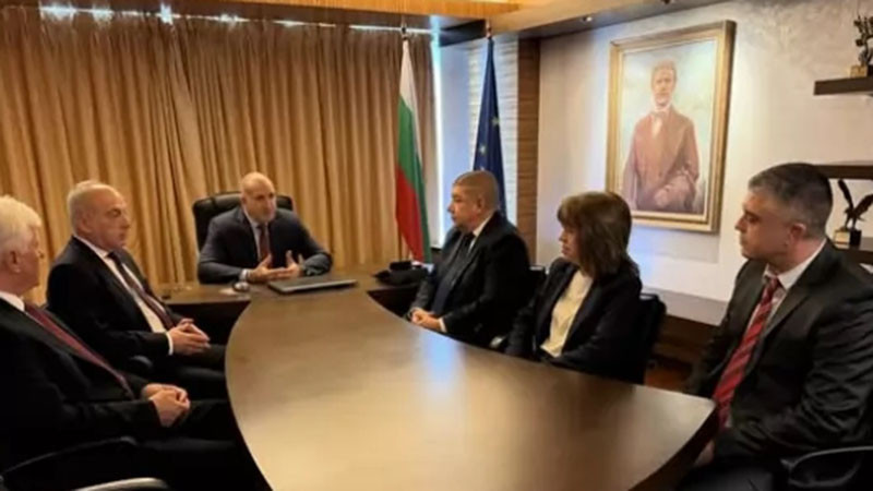 Радев и коалиционните му партньори от хотел "Анел": Ще се борим за категорична победа!