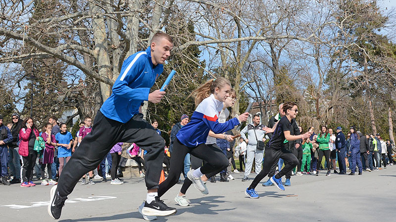 250 атлети от различни възрасти взеха участие в 63-тата Щафетна обиколка на Радио Варна