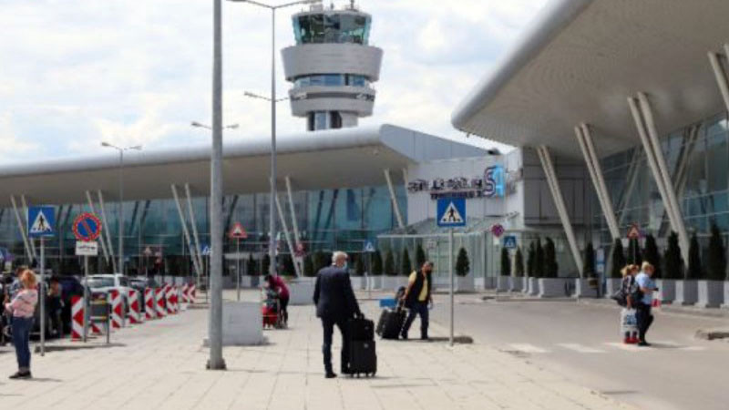 Евакуацията започна: Първите 140 пътници кацнаха в София с полет от Оман