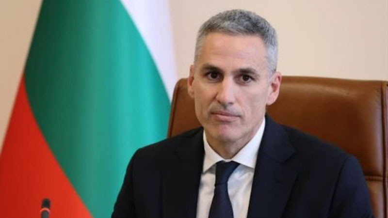 Гюров успокоява: Имаме достатъчни запаси от горива, няма да допуснем паника сред гражданите