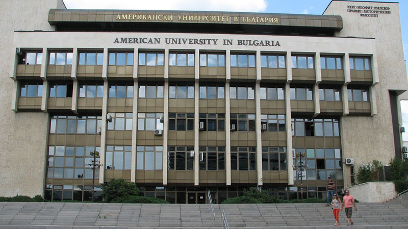 Мъж е загинал след падане от висок етаж на Американския университет в Благоевград