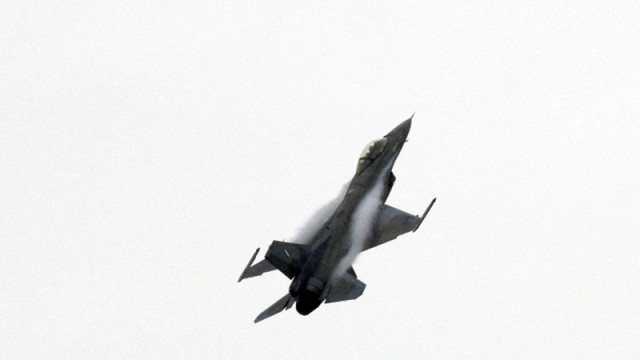 Липса на ракети от САЩ спряла украинските F-16 да свалят дронове