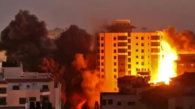 Иран нанесе нов ракетен удар по Израел, в Тел Авив обявиха тревога