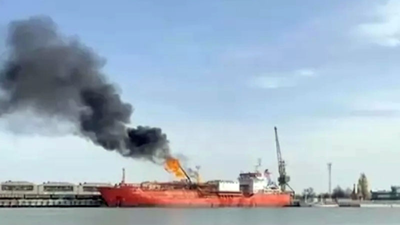 Киев: Руски дрон е ударил граждански кораб в Черно море, има ранени