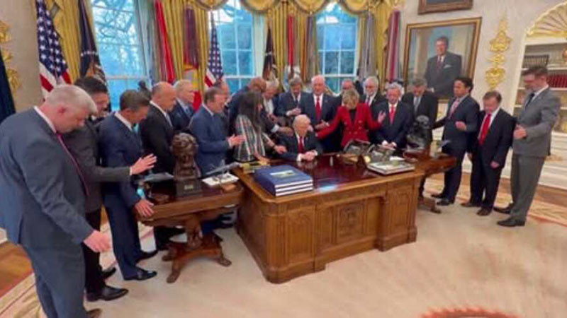 Пастори с обща молитва в Овалния кабинет