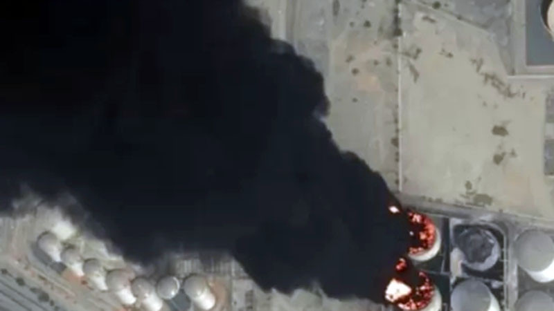 Сателитни снимки показват горящи резервоари в нефтената индустриална зона Фуджейра в ОАЕ