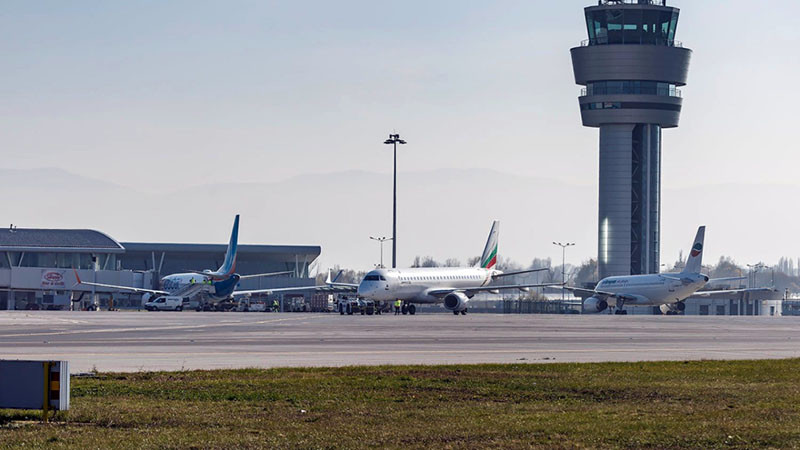 Заради дрон: Въздушното пространство над летището в София е било затворено за кратко