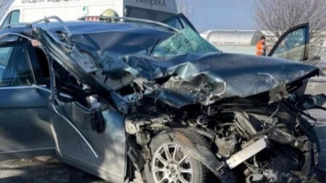 Трима загинаха в тежка катастрофа в Луковитско