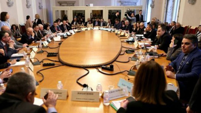 Парламентарната бюджетна комисия разглежда удължителния закон за държавния бюджет