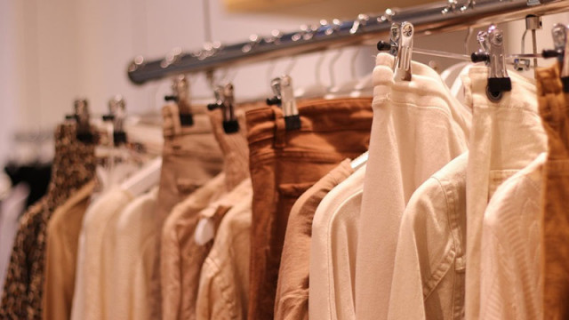 Конфискуваха фалшиви маркови дрехи и аксесоари за 100 хиляди евро от магазин в центъра на Варна