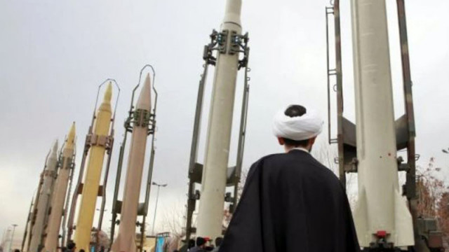 Корпусът на гвардейците заяви, че е ударил военни бази, ракетни установки и летище в Израел