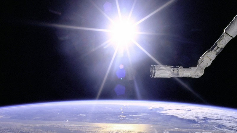 Сателит на NASA пада неконтролирано към Земята