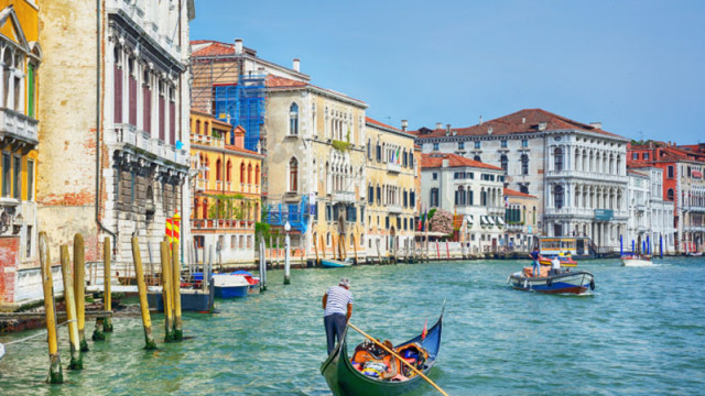 Еврокомисията разкритикува допускането на Русия до Венецианското биенале