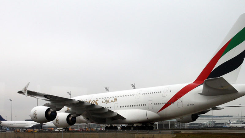 Паднали дронове край летището в Дубай раниха четирима