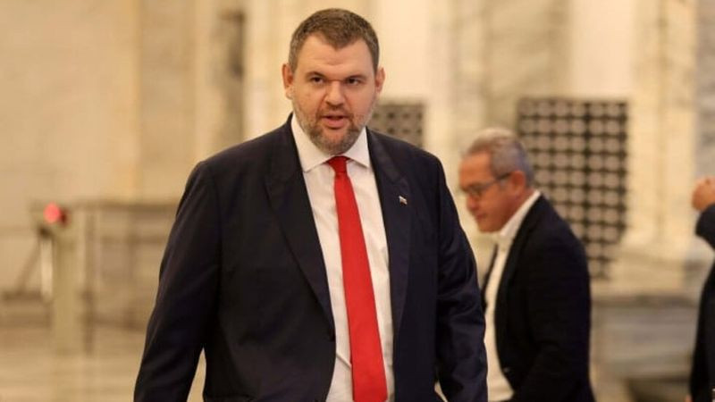 Пеевски сигнализира прокуратурата за намеса на Дечев в работата на професионалния състав на МВР