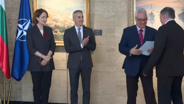 Гюров се разходи до Външно, за да благодари за добрата работапо евакуацията