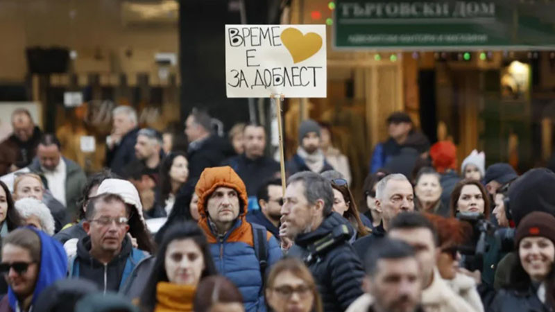 Новите плоскоземци. Новите кемтрейлсаджии. Новите борци срещу "илюминатите"